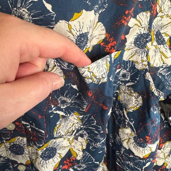 Duluth Trading Wrinkle Fighter Womens Button Down Shirt Blue Floral Size 1X - Picture 5 of 7